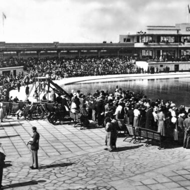 New Brighton Lido Postcard, 1930s. Lent by the Bruce Peter Collection