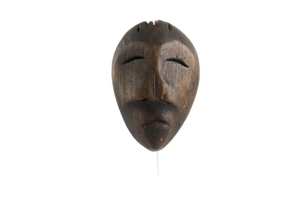 Wooden maskette, 19th century, Inuit, produced in Alaska, possibly in the region of Point Hope, Chukchi Sea Wooden mark with features resembling a whale's tail