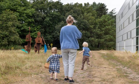 Kids_Sainsbury-Centre_Sculpture-Park_August-2024.-Photo--Kate-Wolstenholme_1 Kids_Sainsbury-Centre_Sculpture-Park_August-2024.-Photo--Kate-Wolstenholme_1
