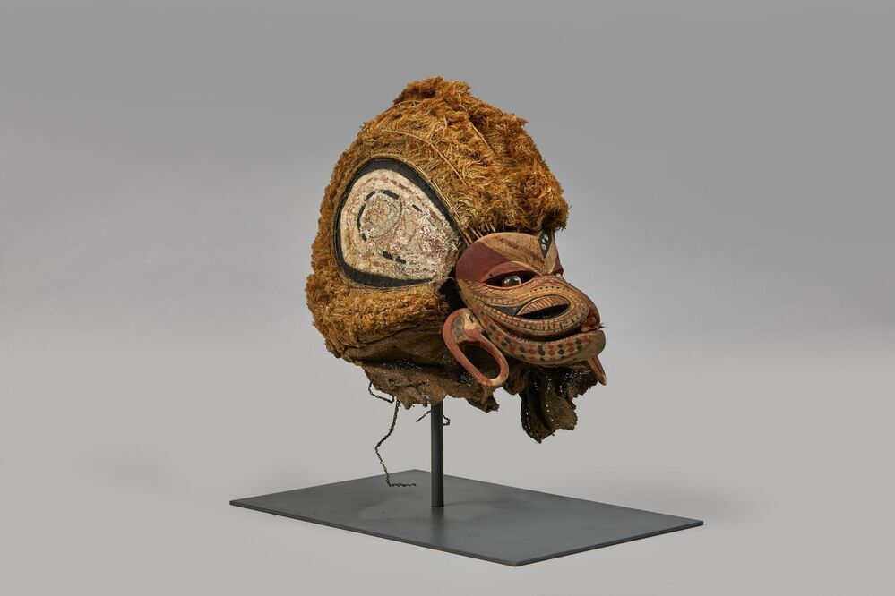 939 - Mask with crest - Sainsbury Centre